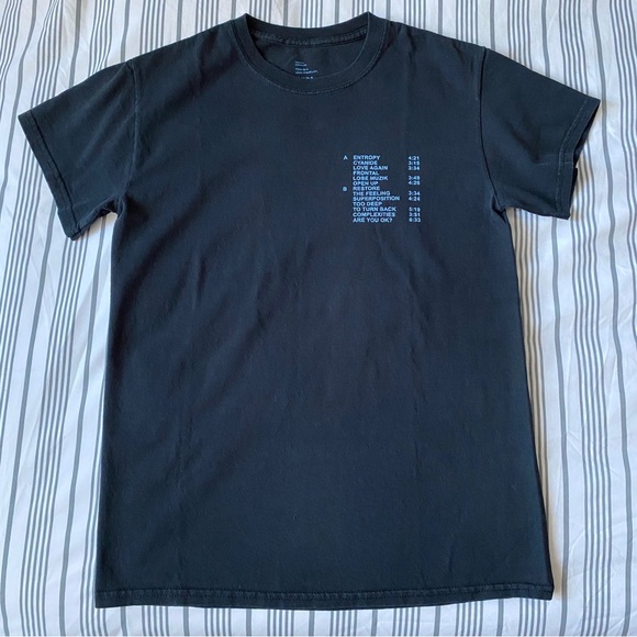 Daniel Caesar Case Study 01 Concert Merch - Picture 2 of 5